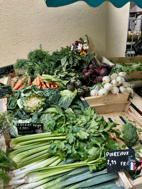 FAIRE SON MARCHE,
un incontournable des vacances !
Produits frais et locaux, artisanat, commerçants sympatiques, une ambiance conviviale, villages typiques...
et c'est souvent l'heure de l'apéritif une fois les emplettes faites !
A proximité de Castelnau d'Aude, plusieurs marchés typiques sont facilement accessibles au fil de la semaine. Nous avons plaisir à partager ces informations durant votre séjour. A bientôt !
#MarchéLocal #streetmarket#frenchfood#corbièresminervoistourisme#