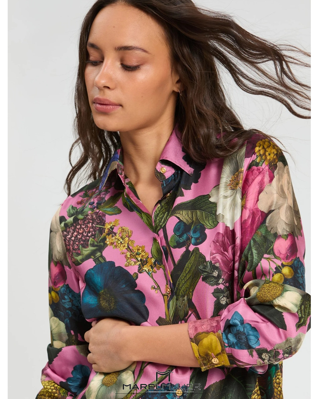 🌸 LA PRENDA ESTRELLA DE LA TEMPORADA: LA CAMISA Y…