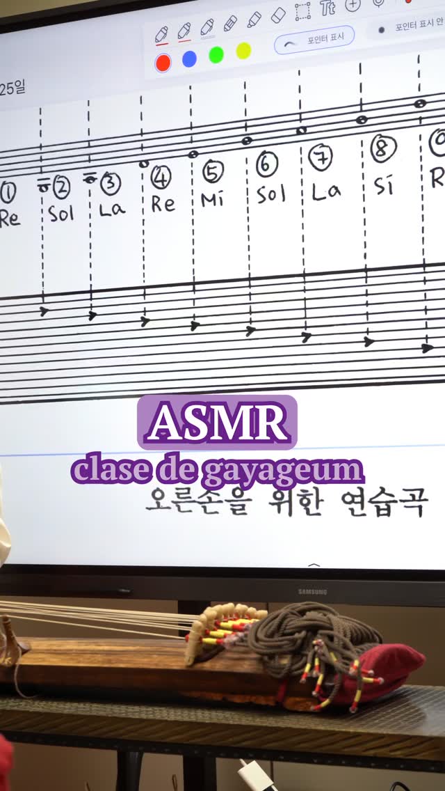 K-Piñers!🍍💜 Estos días hemos tenido el placer de disfrutar de varios talleres en @uri_coreano , entre ellos este de gayageum🎼 ¡Qué guay es estar rodeades de chingus con iniciatives así! 🎊
💖Acercarnos a este instrumento con tanta historia de la mano de @grancoreana na ha sido un lujo, nos hemos quedado con ganas de más 🤩
🤔 ¿Conocíais este instrumento? ¿Os atreveríais a probar una clase? ¡Os leemos en comentarios! K-Piñers!🍍💜 Estos días hemos tenido el placer de disfrutar de varios talleres en @uri_coreano , entre ellos este de gayageum🎼 ¡Qué guay es estar rodeades de chingus con iniciatives así! 🎊
💖Acercarnos a este instrumento con tanta historia de la mano de @grancoreana na ha sido un lujo, nos hemos quedado con ganas de más 🤩
🤔 ¿Conocíais este instrumento? ¿Os atreveríais a probar una clase? ¡Os leemos en comentarios!