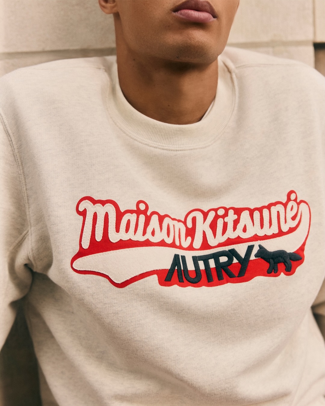 Meet the new Autry x Maison Kitsuné capsule collection💥
On l’estil americà d’@autryglobal es troba amb l’elegància parisenca de @maisonkitsune ❤️🔥
-
Donde el estilo americano de @autryglobal se encuentra con la elegancia parisina de @maisonkitsune ❤️🔥
SHOP ONLINE 👉🏼www.marfranc.com 📲
📦Envío gratuito y exprés.
📍Puigcerdà & Platja d’Aro
#marfranc #marfrancstores #moda #brands #luxurybrands #fashion #autry #maisonkitsune