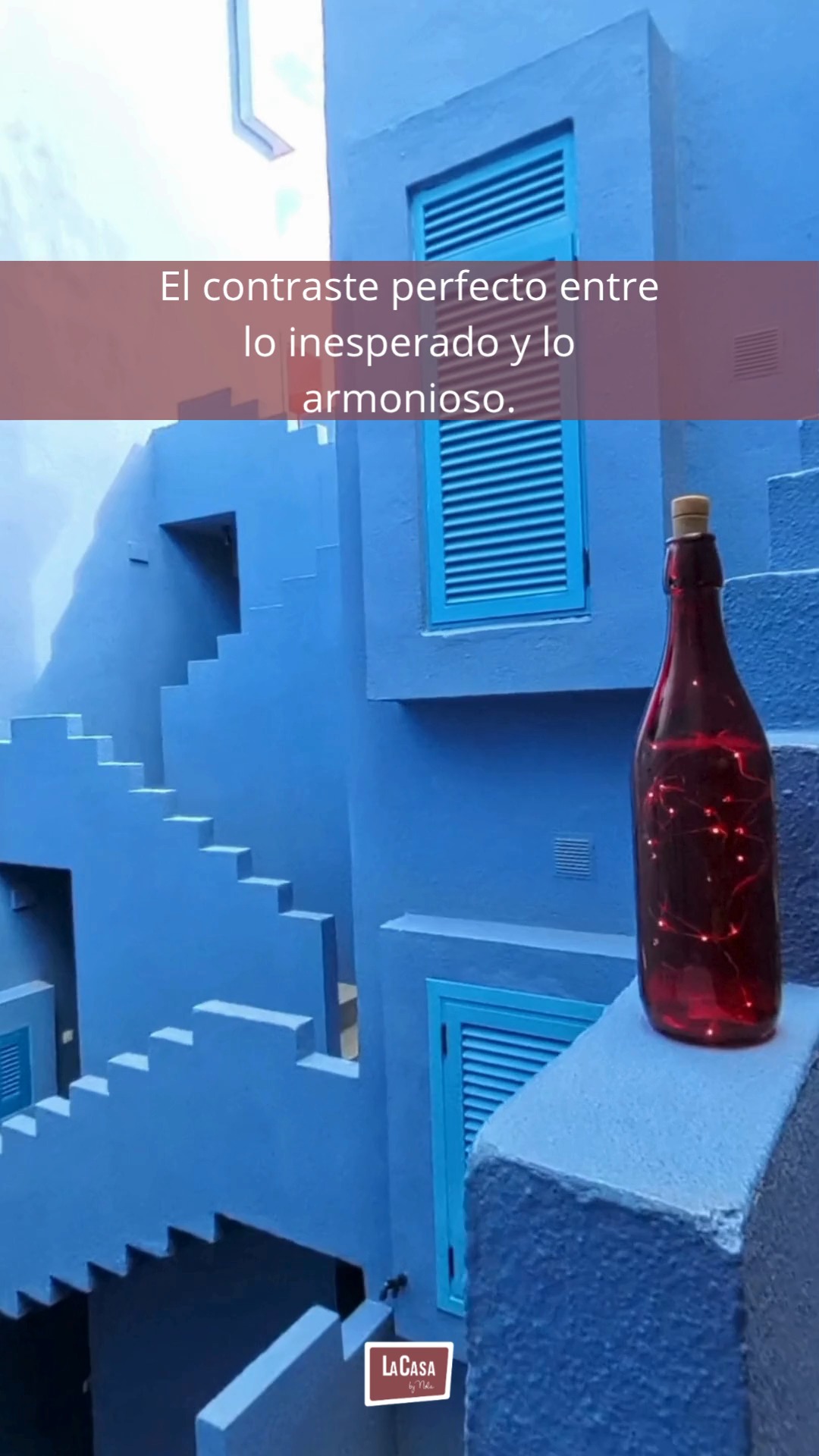 ¿ Has escuchado hablar de la tendencia o teoría “Unexpected red” popularizada por Taylor
Migliazzo?
La tendencia “Unexpected Red” sostiene que un toque de rojo inesperado puede elevar cualquier
espacio, aportando energía y sofisticación incluso en entornos neutros.
Esta idea también puede aplicarse a la inversa: una pared roja puede equilibrarse con acentos verdes
que introducen contraste y frescura.
El resultado es una composición visualmente dinámica, donde el equilibrio surge precisamente de lo
inesperado.
¡Échale un vistazo a la colección Unexpected Red de LaCasa by Nola!
----
Have you heard about the “Unexpected Red” trend or theory popularised by Taylor Migliazzo?
The “Unexpected Red” trend suggests that an unexpected touch of red can elevate any space, adding
energy and sophistication even within neutral settings.
This idea also works in reverse: a red wall can be balanced with green accents that bring contrast and
freshness.
The result is a visually dynamic composition, where harmony arises precisely from the unexpected.
Take a look at the Unexpected Red Collection by LaCasa by Nola!
-
#lacasabynola #tiendaonline #onlineshopping #decoracion #decor #homestyle #CostaBlancaLiving #decorlovers #LaMurallaRoja #lamurallaroj #unexpectedred #unexpectedredtheory