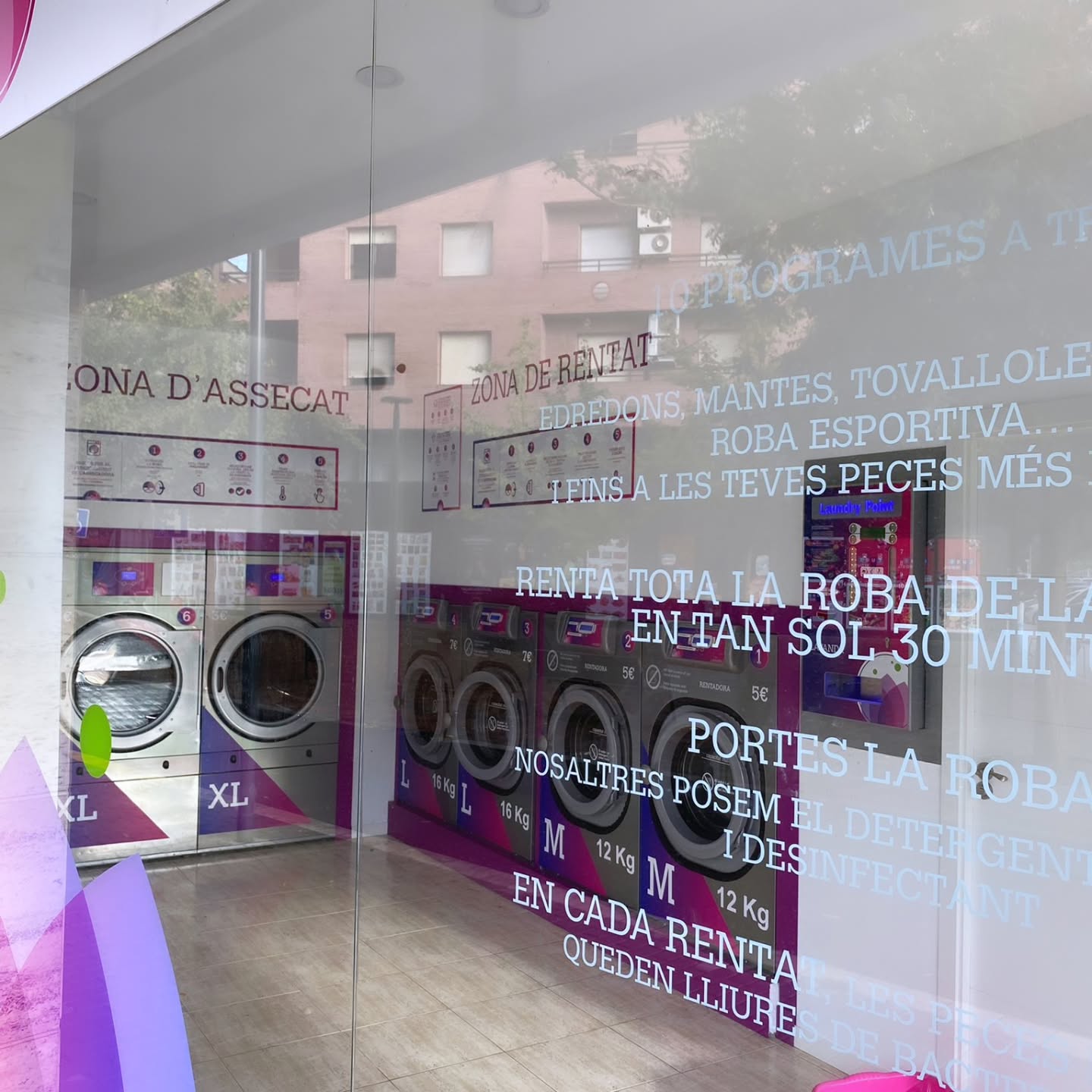 Gestión de licencia de apertura de LAVANDA. 🪻🧼
✅ Nuevo negocio de lavandería que sigue creciendo y confiando en nosotros.
Nos alegra acompañar a Lavanda en la apertura de nuevos locales en Lleida, un paso más en su expansión y compromiso con ofrecer un servicio de calidad.💧✨
#lavanderiaexpress #LavandaLavanderia #limpieza #comercio #espaciodiseño #arquitecura#Lavandería #Lleida #Apertura #Licencias #Arquitectura #Ingeniería #Lavanda #Confianza #Emprendimiento