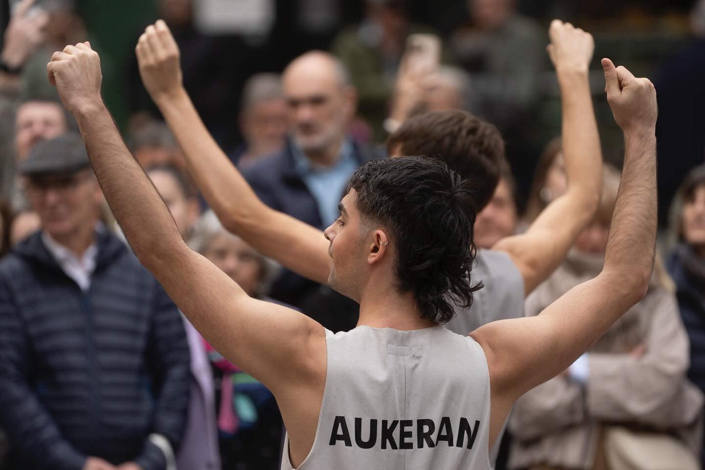 2025.11.15 Aiurri
Iruñaldian @loraldia
Mila esker gurekin batera gozatu duzuen guztioi, plazerra izan da !