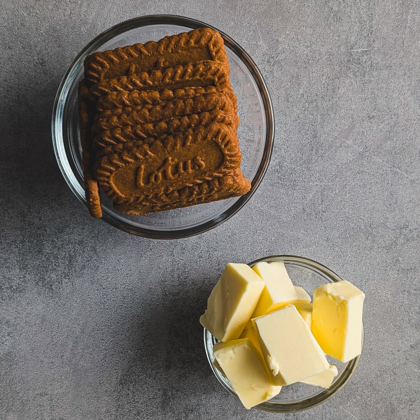 ¿Pensabas que la tarta de queso perfecta solo salía del horno? 🍰He probado unas cuantas veces hasta dar con la Tarta de Queso en Air Fryer definitiva. Es tan cremosa que se deshace en la boca, lleva leche condensada para una textura única y el toque de galleta Lotus... ¡bueno, tienes que probarlo! 🤤#tartadequeso #cheesecake #airfryer #freidoradeaire #recetasfaciles
