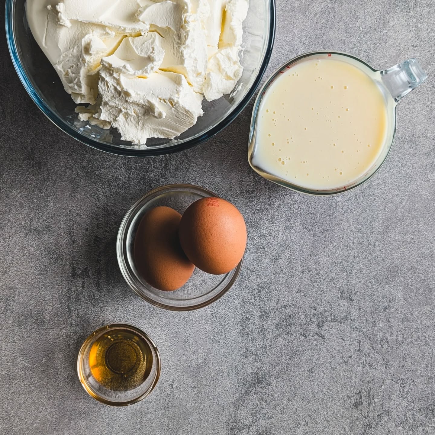 ¿Pensabas que la tarta de queso perfecta solo salía del horno? 🍰He probado unas cuantas veces hasta dar con la Tarta de Queso en Air Fryer definitiva. Es tan cremosa que se deshace en la boca, lleva leche condensada para una textura única y el toque de galleta Lotus... ¡bueno, tienes que probarlo! 🤤#tartadequeso #cheesecake #airfryer #freidoradeaire #recetasfaciles