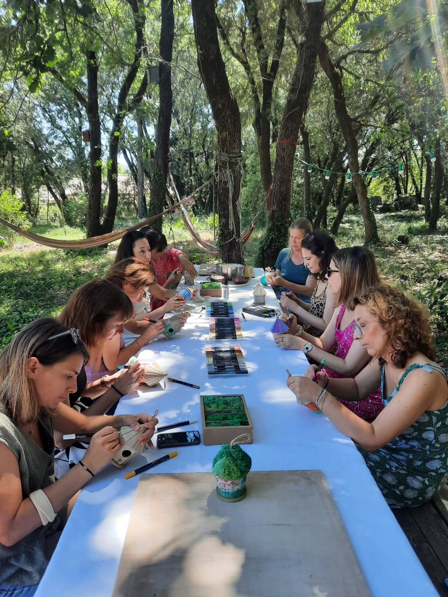 Retour en images sur la dernière retraite Bloom avec Karen @lacabane.yoga.studio
Pendant 4 jours, 9 participantes se sont réunies autour de Karen pour fêter le printemps 🌱 Au programme : pratique du yoga, lien avec la nature avec un bel atelier jardinage guidé par Armelle de la pépinière @lepiedelaplante.
La Villa Jema a accueilli les énergies lumineuses de ce groupe avec des partages, des rires, des émotions et beaucoup de bonne humeur.
Quoi de mieux pour fêter le printemps 🌺 ?
Merci à Karen pour sa confiance renouvelée. Un beau moment comme la Villa Jema aime en accueillir.