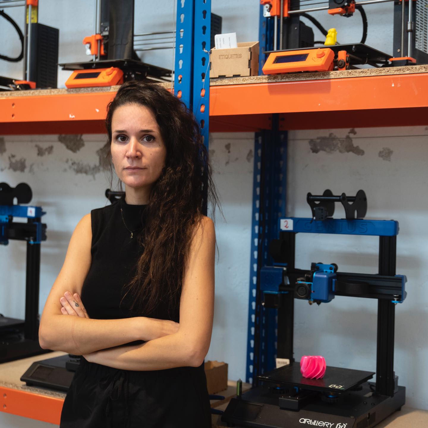 📡 SÓNAR+D 2026 📡
📡 Sónar+D 2026 invita a explorar nuevos modos de convivencia con la tecnología desde su sede en el centro de Barcelona
📡 El laboratorio de innovación y cultura digital de Sónar invita a dar un salto desde el consumo pasivo de la tecnología hacia una participación activa, reivindicando el factor humano en un entorno cada vez más automatizado. Lo hace mediante tres grandes temas de conversación: ‘AI & Music’ en un escenario post-IA; ‘Beyond the Screen’, que explora cómo hacer de las creaciones digitales algo más físico y humano; y ‘Digital Gardens and Dark Forests’ o futuros alternativos de un Internet dominado por intereses comerciales
📡 Sónar+D celebrará su 14a edición el jueves 18 y el viernes 19 de junio de 2026 en
una nueva sede situada en el centro de Barcelona: Llotja de Mar. El majestuoso edificio neoclásico acogerá dos días de conferencias, workshops, performances, exhibiciones, actividades para comunidades e instalaciones interactivas que celebrarán la creatividad, la innovación, la tecnología, el intercambio y el pensamiento crítico
@sonarfestival 📡📡📡
#Work @lallotjademar #sonard2026 #sonar2026