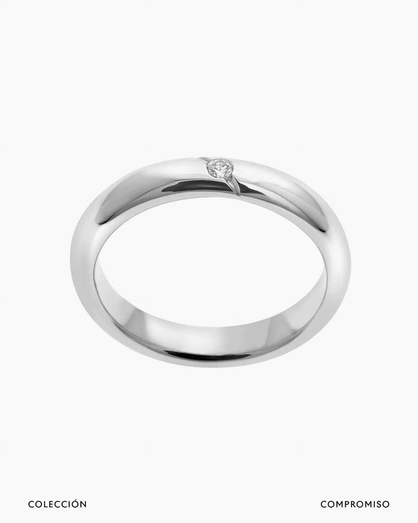 Tres formas de celebrar una misma promesa.
Una alianza en oro blanco con diamante talla brillante. Un solitario en oro amarillo con diamante talla brillante. Un solitario en oro blanco con diamante talla brillante.
Descubre nuestra selección de sortijas de compromiso en nuestras tiendas y online: https://www.perodri.es/compromiso/
#PerodriJoyeros #UnMomentoInfinito #CompromisoPerodri #DiamantesPerodri