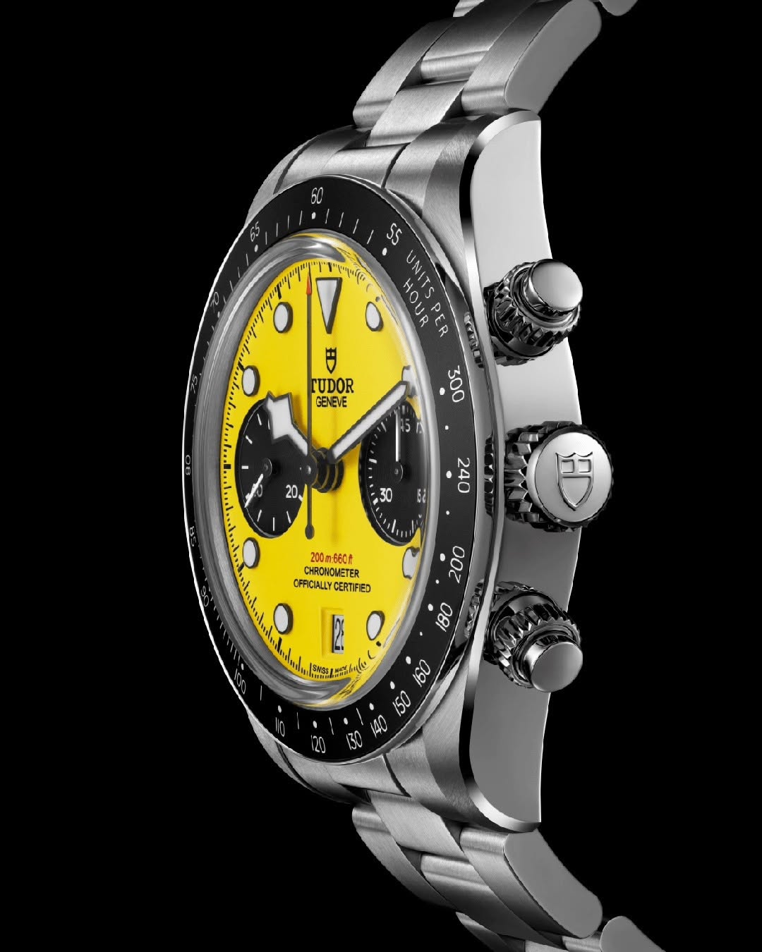 Algo está revolucionando el mundo de TUDOR, y es el Cronógrafo Black Bay rediseñado de 39 mm con una caja fina que cuenta con una esfera amarilla que rebosa audacia.
#TudorWatch #BornToDare #DaringWatches